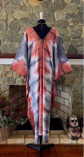 Corálový batikovaný KAFTAN dlouhý (06) - výstřih do V