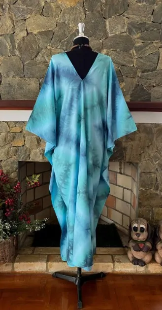 Tyrkysový batikovaný KAFTAN dlouhý  (12) - výstřih do V