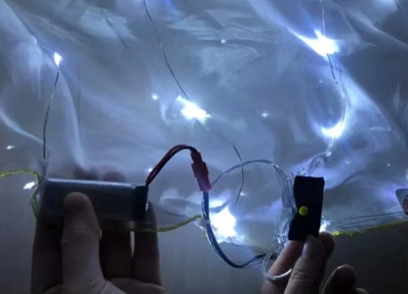 LED hedvábný ZÁVOJ - ZELENÝ - 270x114 cm