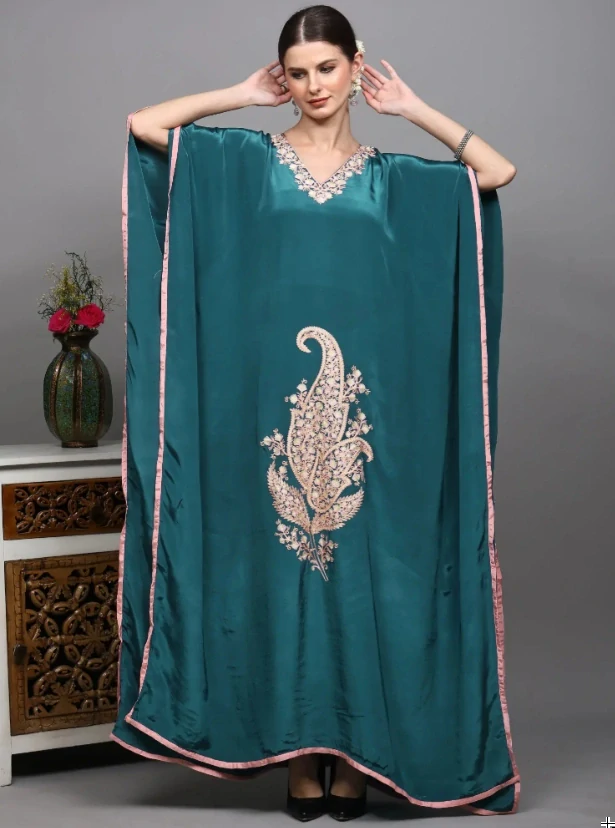 Kaftan AMITA s výšivkou - MODROZELENÝ
