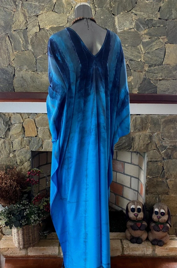 MODRÝ batikovaný KAFTAN dlouhý  (01) - výstřih do V