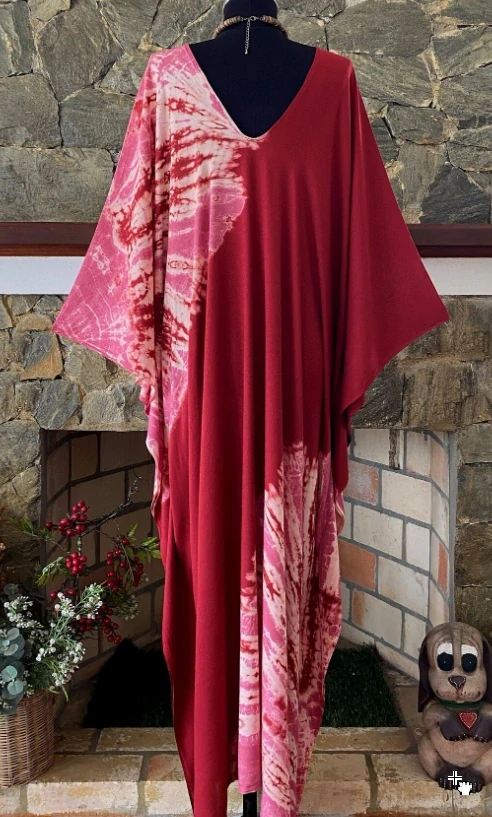VÍNOVĚ ČERVENÝ batikovaný KAFTAN dlouhý  (02) - výstřih do V