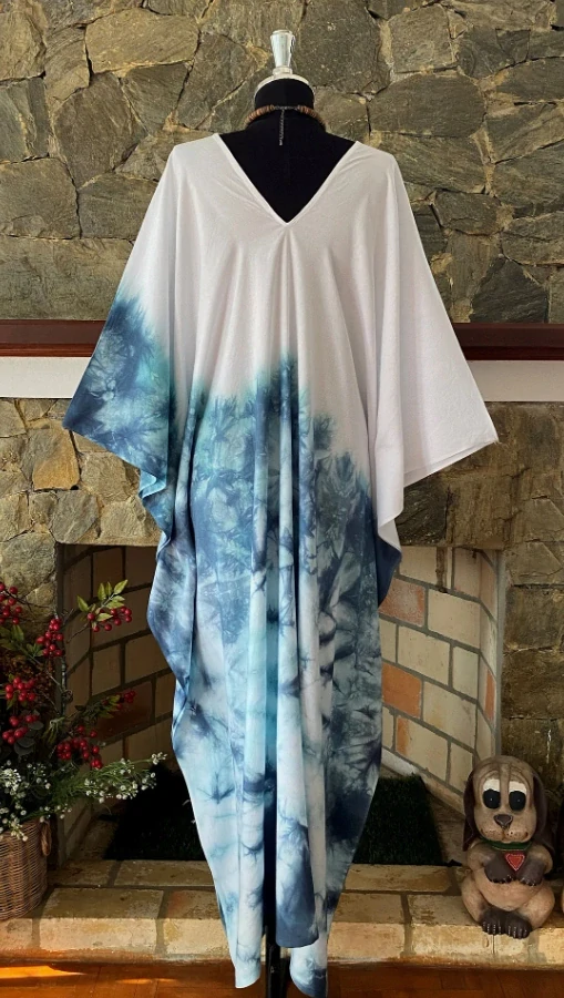 BÍLO-TYRKYSOVÝ batikovaný KAFTAN dlouhý  (13) - výstřih do V