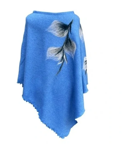 SVĚTLE MODRÉ pončo s květy + šála - M/L