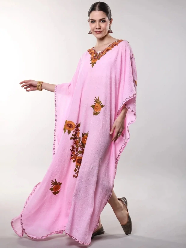 Bavlněný kaftan VIRENA s výšivkou - SVĚTLE RŮŽOVÝ