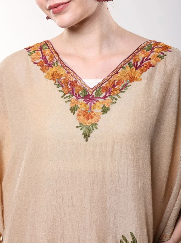 Bavlněný kaftan VIRENA s výšivkou - BÉŽOVÝ