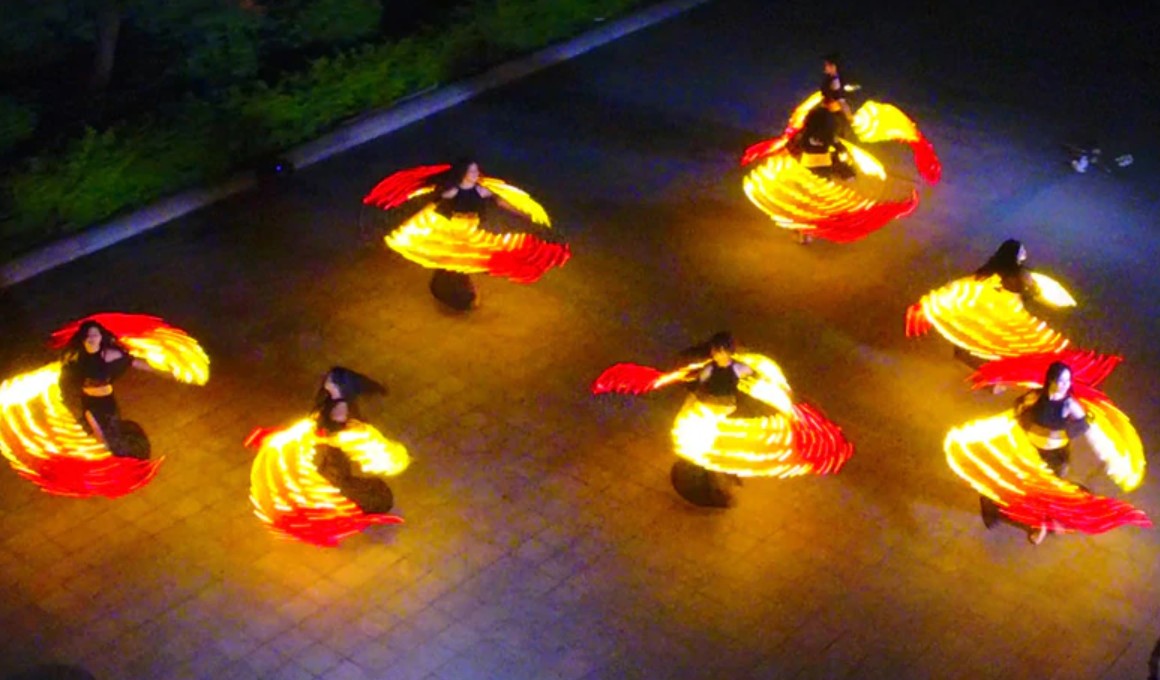 LED hedvábné vějíře 180x90 - ŽLUTÁ/ORANŽ/ČERVENÁ - na 3.7V nabíjecí baterie