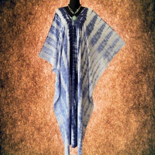Indigo batikovaný KAFTAN dlouhý (01) - výstřih do V