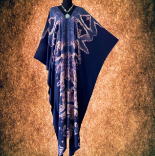 Abstraktní batikovaný KAFTAN dlouhý (05) - výstřih do V