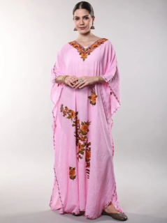 Bavlněný kaftan VIRENA s výšivkou - SVĚTLE RŮŽOVÝ